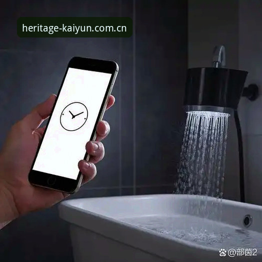 开云中国首页手机版 深夜,手机屏幕亮起,我点开开云中国首页手机版,正在加载的赛事数据栏和索斯盖特的采访预告并列呈现。一边是足球,一边是年轻人心理困境——两者看似无关,却指向同一个问题:现代男性如何应对正在崩塌的“成功剧本”?